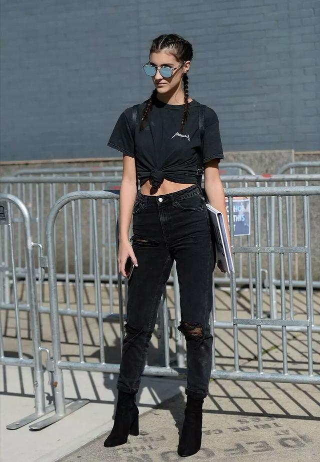 普拉达女王胖女人穿T恤谨记“3不要”,显臃肿还没品味,再贵的衣服也廉价