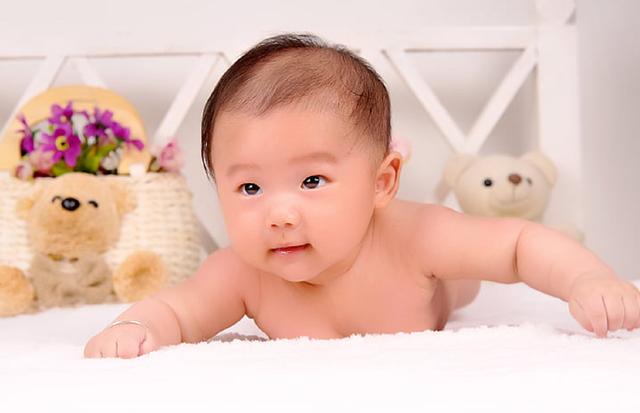 超级宝妈：宝宝学走路的最佳时机是哪个月？越早走路越聪明？宝妈别被忽悠了