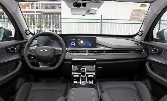 国产SUV阵营再添精品，1.6T带出197马力，瑞虎8PLUS顶配15.99万