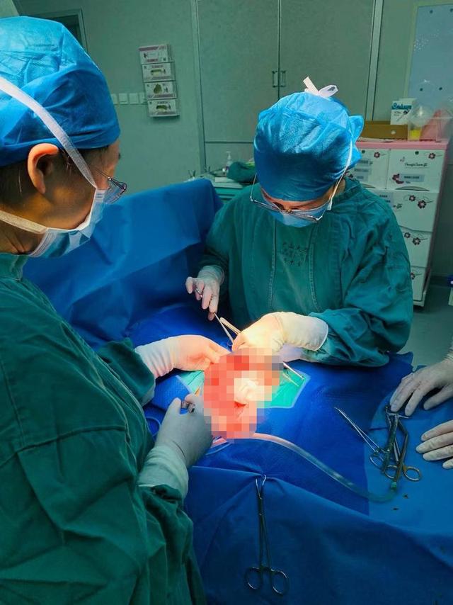 磁力珠|2岁女童腹痛呕吐，因为误吞这种“彩色糖