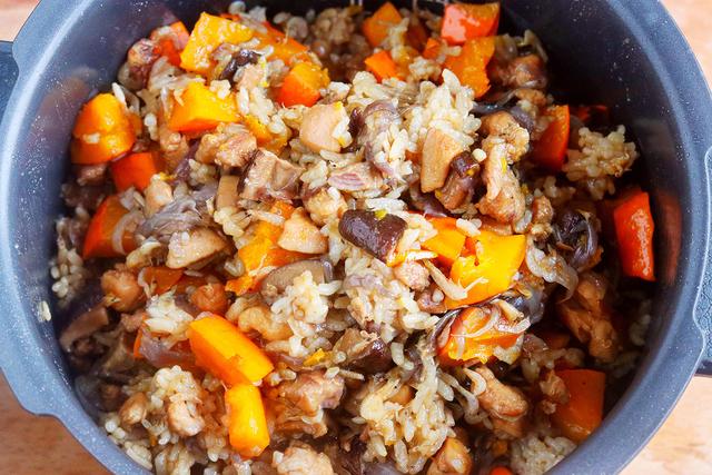 一个电饭锅解决晚饭，懒人福音一锅出，香糯清甜做法简单，太香了