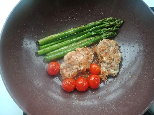 鸡排去腥要用它，比料酒味道好，清新芬芳微酸开胃，现在就流行它