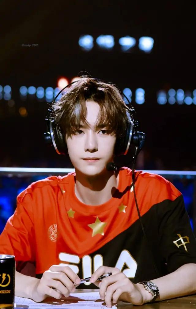 一博发博说了看一下谁在过节，我看是他自己在过六一偷笑！|fun娱乐