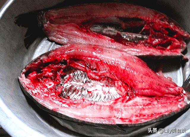 冬天腌鱼时，直接抹盐就错了，多做一步，鱼肉鲜香紧实，还没腥味