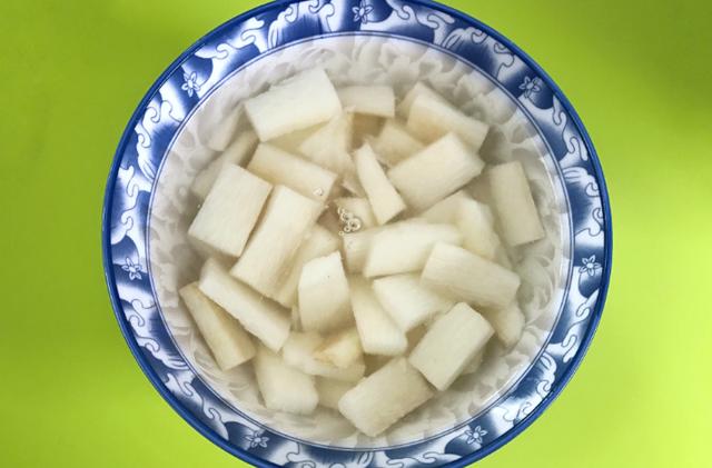 山药价格便宜，营养丰富，搭配上毛豆，好吃健脾