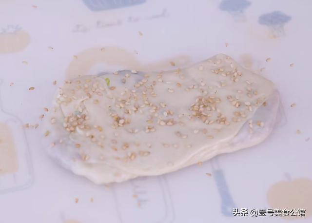 用手抓饼分享一款早餐锅盔，酥脆咸香，简单营养，吃一次念念不忘