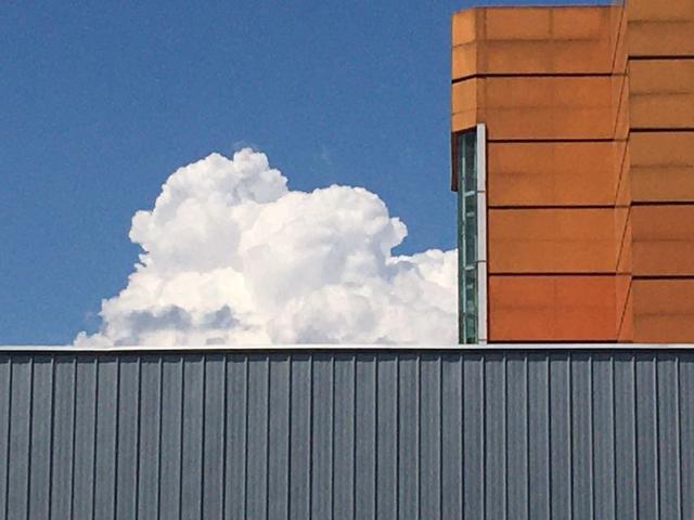 北京日报客户端雨后晴空,画卷展开!今天北京蓝天白云刷屏朋友圈