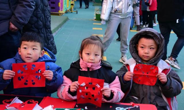 石楼县星星幼儿园举办“红红火火迎新年 欢欢喜喜游园会”迎元旦活动