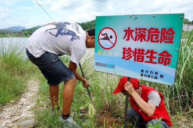 10岁男孩捉迷藏被锁超市一晚，闲逛吃喝，网友：心态太稳了