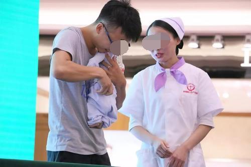 晴空蓝兮|“今天出生的全是男宝，真怪”，宝妈听到护士闲聊，眉头突然一紧