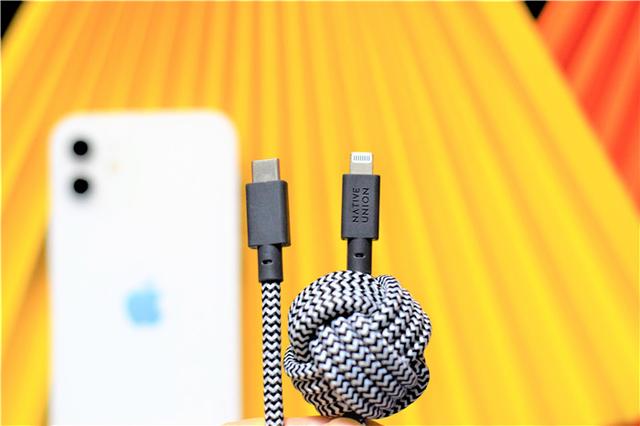 白色iPhone 12到了，保护套、快充头种草也到了