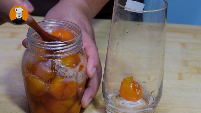 冬季反复咳嗽，在家炖上一锅金桔膏，润肺止咳又化痰，小孩要多吃