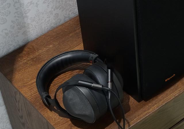 哎 轻松碾压我上万的耳机 简谈杰士R-51PM书架蓝牙音箱