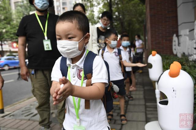 超级宝妈|“神兽”返园!直击成都高新区幼儿园复学第一现场