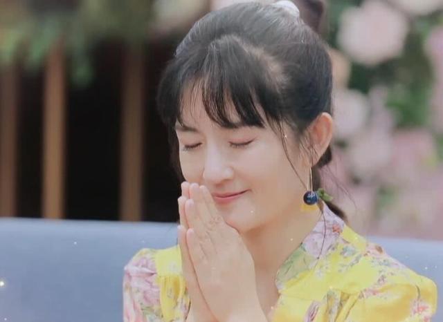 流年不诉|妻子团给谢娜准备生日蛋糕，本以为随便买的，看清造型，娜姐哭了