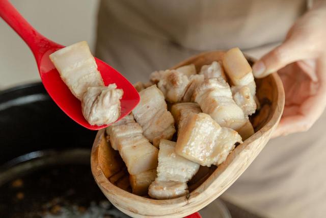 天越冷就越馋这菜，鲜香入味，油而不腻，就是太费米饭了