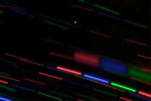 中国日报网▲迷你“月球”只有汽车那么大