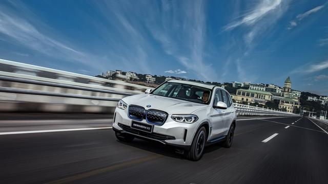 车保姆｜驭电前行！感受纯电动BMW iX3的“赛车范”