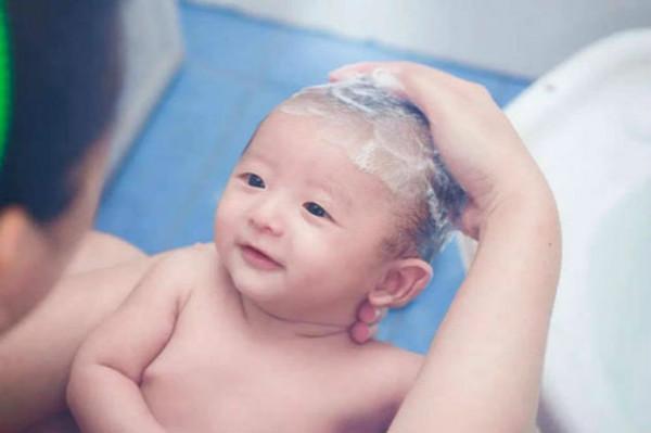 甜甜妈妈|一个妈带两个娃是啥体验？一组图让你明白什么叫“丧偶式育儿”