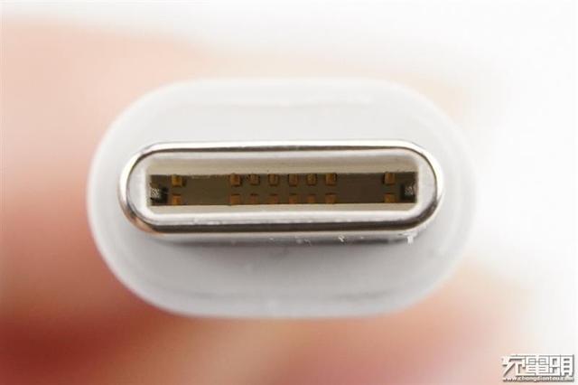#环球网#体积缩减27% 小米65W PD充电器评测