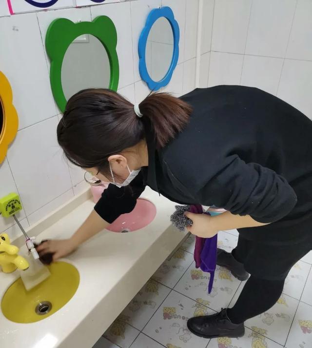 #你的育儿经#严格防控 筑牢病毒隔断屏障—县同和幼儿园全力做好疫情防控开学前消毒工作