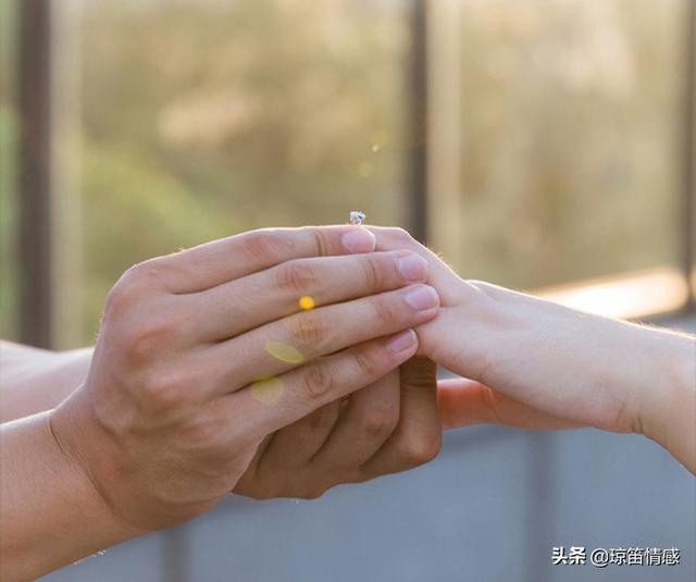 老婆生日，老公送价值两万钻戒被骂：别寒了你爱人的心