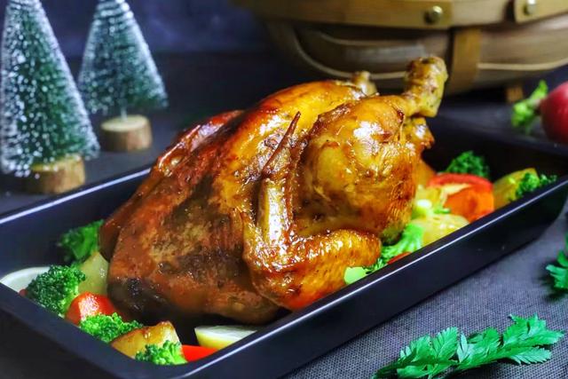 烤鸡还在外面买？在家做一样外酥里嫩，嫩滑多汁，一人吃一只