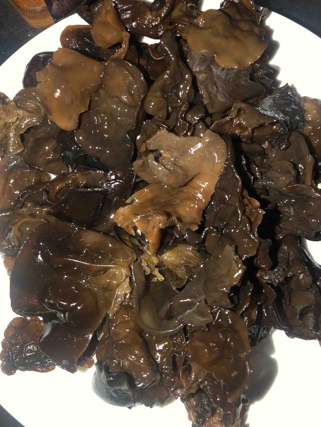 「超级宝妈」邻居孩子16岁身高1米8，秘诀就是常吃“它”，春天不吃可惜了
