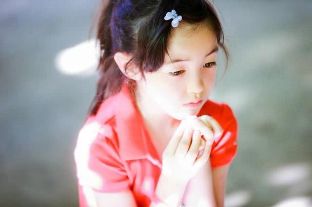 你的育儿经■孕妈生二胎不幸离世，5岁女儿在产房外不肯走，她的解释让人泪目