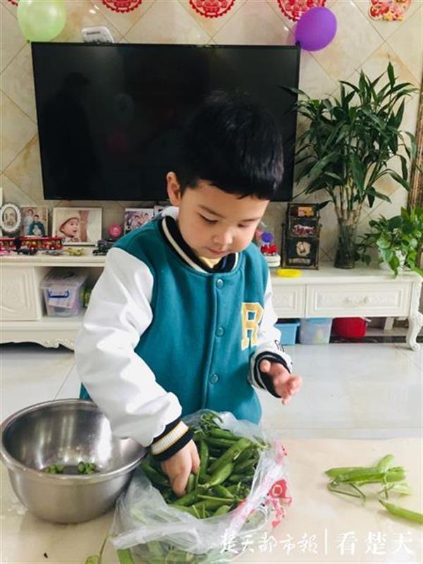 你的育儿经■瓜子花生矿泉水，这个小朋友宅家“开超市”