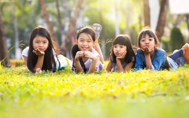 超级宝妈|家庭难题：孩子应该跟着爸爸姓，还是跟着妈妈姓呢？