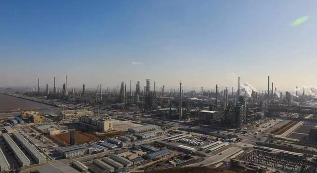 石化|荣盛石化去年净利预计同比增221.72%-244.38%