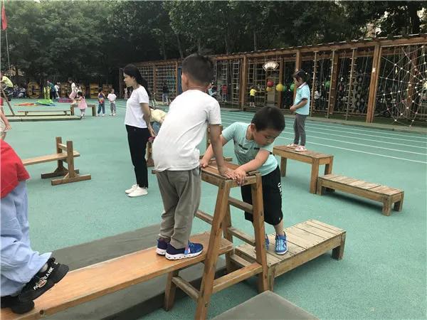 齐鲁东营资讯|亲亲宝贝欢迎“回家”——广饶街道中心幼儿园的开园第一天