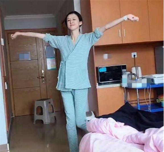 「你的育儿经」“最阳光孕妈”走红,宫口2指开催生方法太强大,网友:我酸了