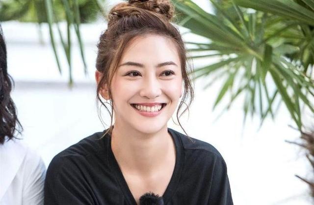 你的育儿经▲应采儿不愧是“最正辣妈”，孕期素颜嫩如水，自曝孕期保养秘籍