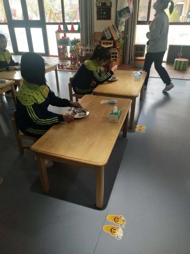 [你的育儿经]丛台区教体局防冠办到阳光东尚幼儿园指导开学防控演练