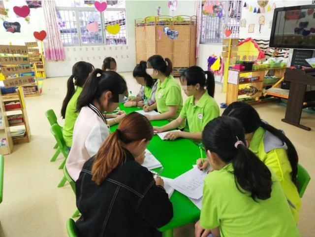超级宝妈：“美女幼师”走红，长相酷似杨颖，爸爸：孩子以后我来接送
