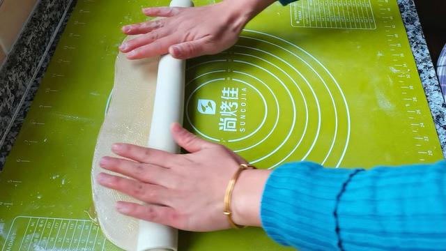 咸香松软，早餐配牛奶鸡蛋；晚餐配小菜和粥，简单好吃还不缺营养