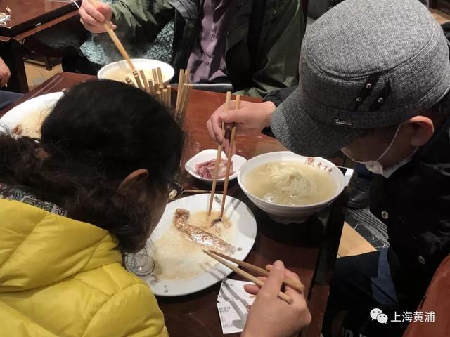 价格|鲜鲜鲜！老半斋刀鱼汁面上市！馄饨芯子也卖爆了