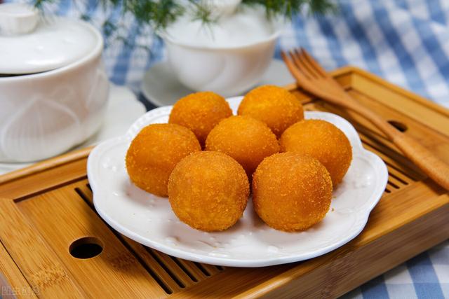 冬天炸丸子别总是用萝卜，试试这个菜，香酥鲜美，比吃肉还解馋