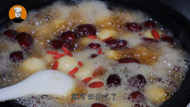 天冷容易手脚冰凉，多喝这碗养生汤，软糯香甜，喝一碗从头暖到脚