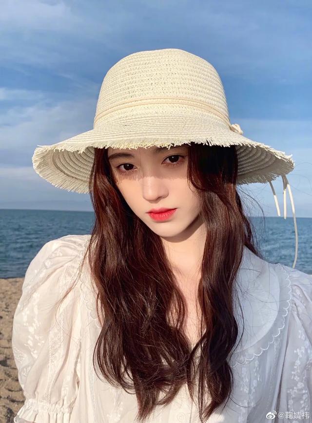 普拉达女王一顶帽子拯救你的穿搭!夏季时髦精搭配指南,可盐可甜超显脸小