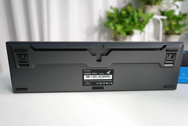 杜伽K310白光限定版：满足玩家所需，打造实用机械键盘首选