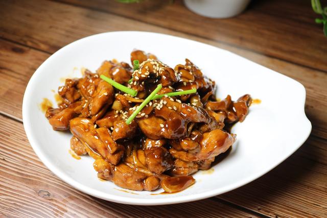 百吃不厌！教你营养好吃的酱香鸡肉，咸香美味又解馋下饭，很过瘾