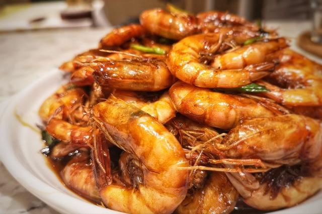 鲜虾，我家从不用水煮，大厨教我一招，虾肉鲜香醇厚，营养不流失