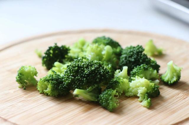 西兰花与它是“良配”，搭配吃营养加倍，经常食用，身体越来越好