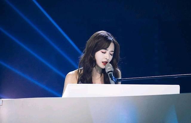 影视交流地|《乘风破浪的姐姐》最让人感动弹幕：“我突然没那么害怕变老了”