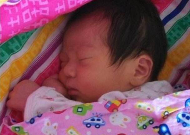 「你的育儿经」在子宫里发育不错的宝宝，大多有这3个特点，孩子赢在起跑线上