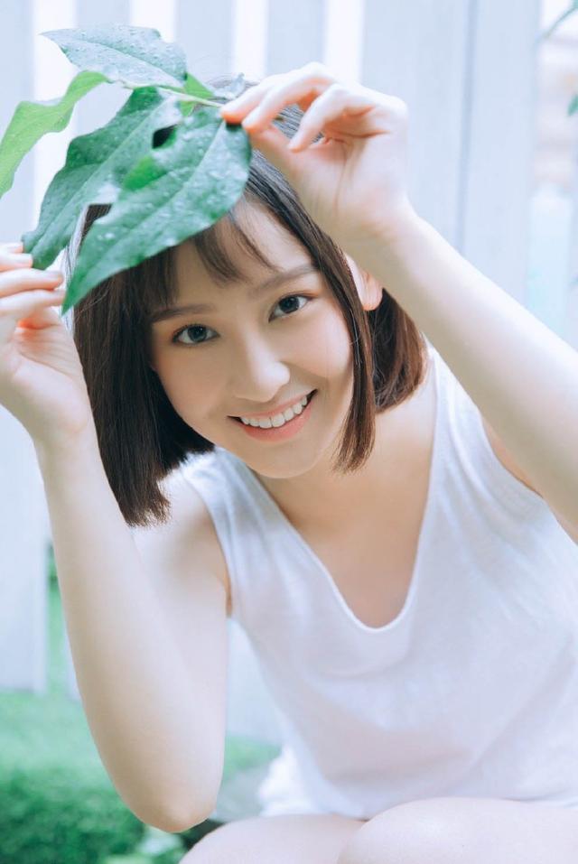 笑起来竟有点朱茵年轻时的感觉，小美女加油哦|影视交流地