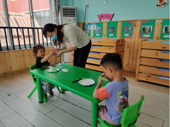 爱心总动员|上街区实验幼儿园：粽情过端午，绳结送祝福